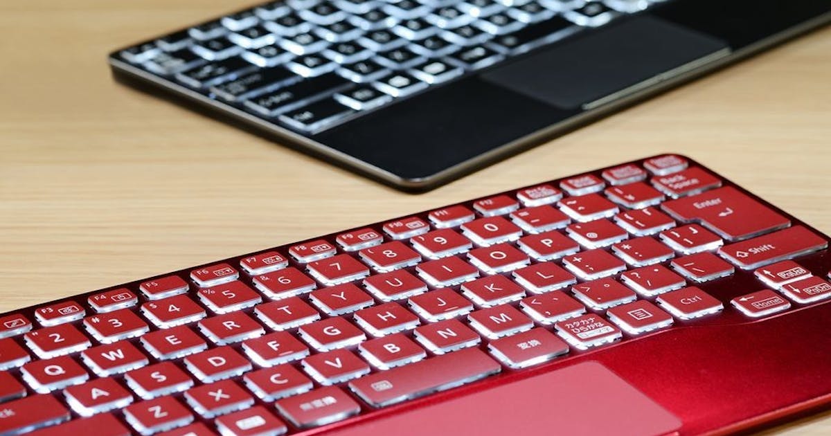FUJITSU LIFEBOOK UH Keyboard 40周年記念 ASCII.jp：FM-8以来40周年を