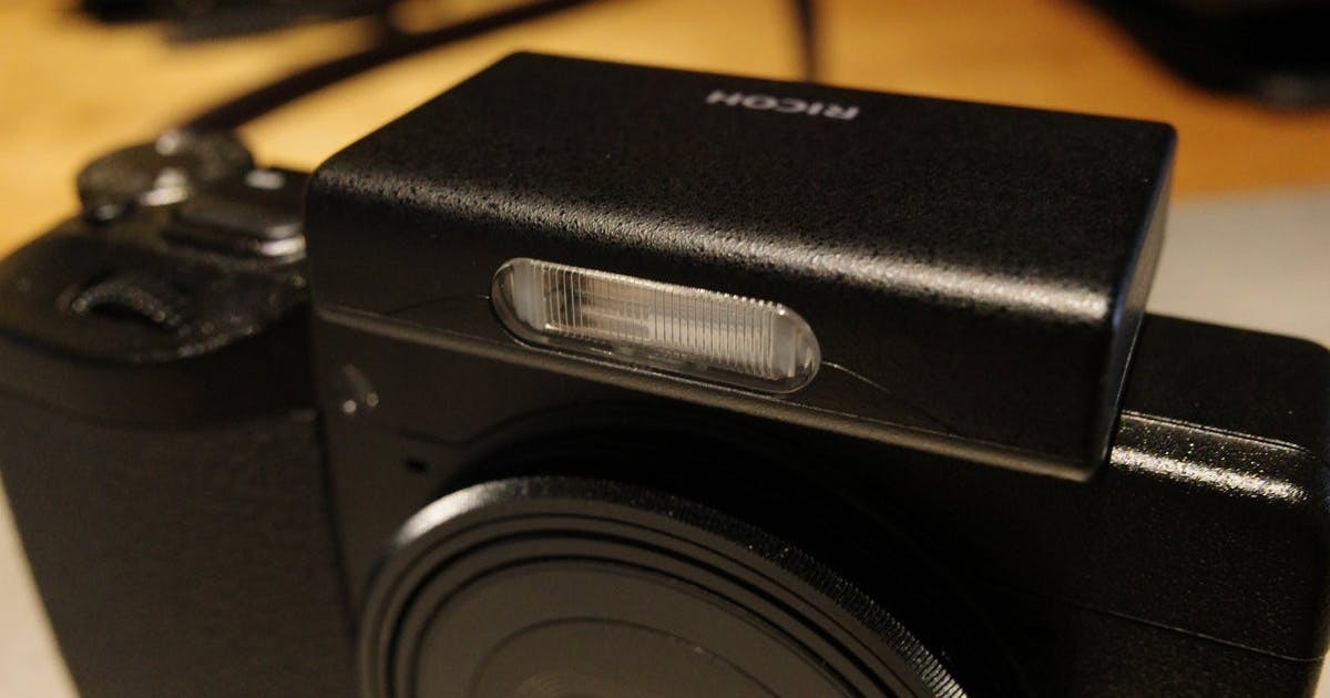 Ricoh GF-2微型外接閃光燈動眼看 與GR相機緊密貼合、專為GR IV開發的迷你小閃燈 #熱靴 (243394) - Cool3c