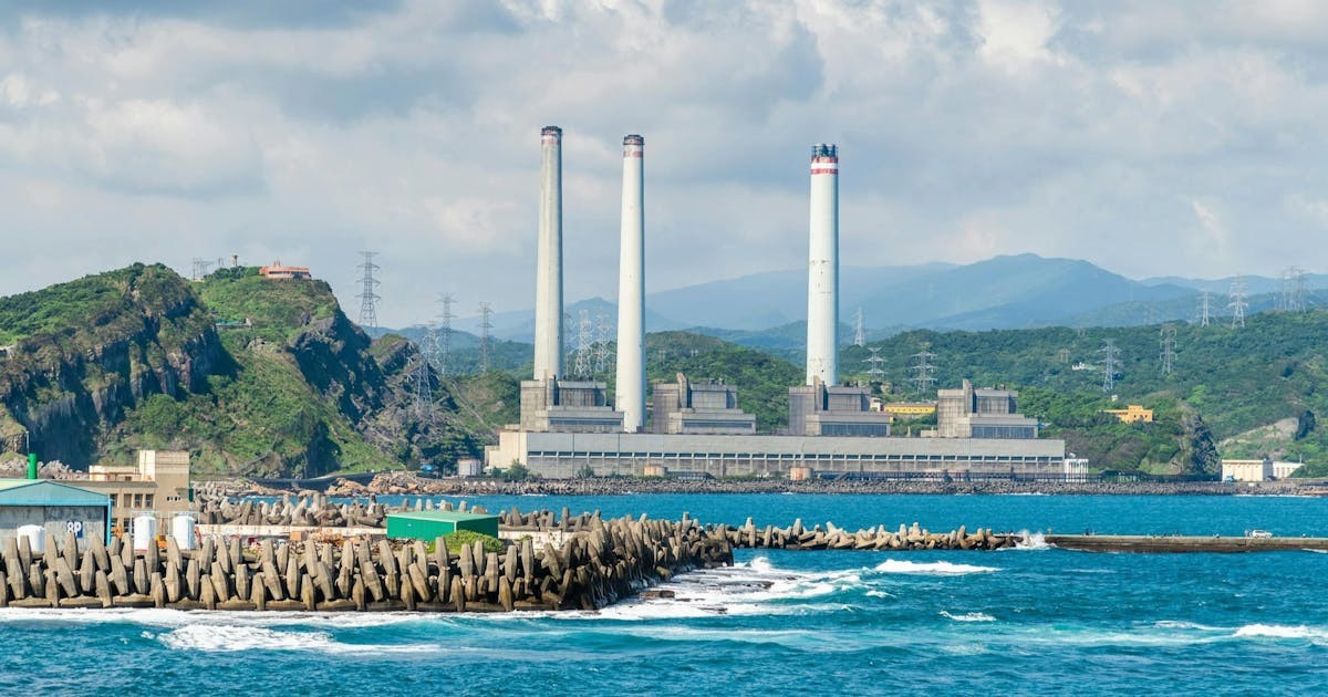 AI 資料中心吃電太兇！台電擬祭新規：設址須靠電廠、電價另訂