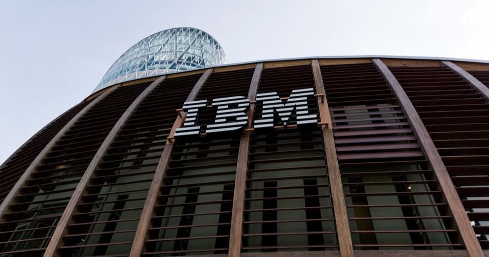 當 AI 代理進化為數位勞動力：IBM 如何在不變動舊架構下，掀起一場跨雲端的生產力革命？