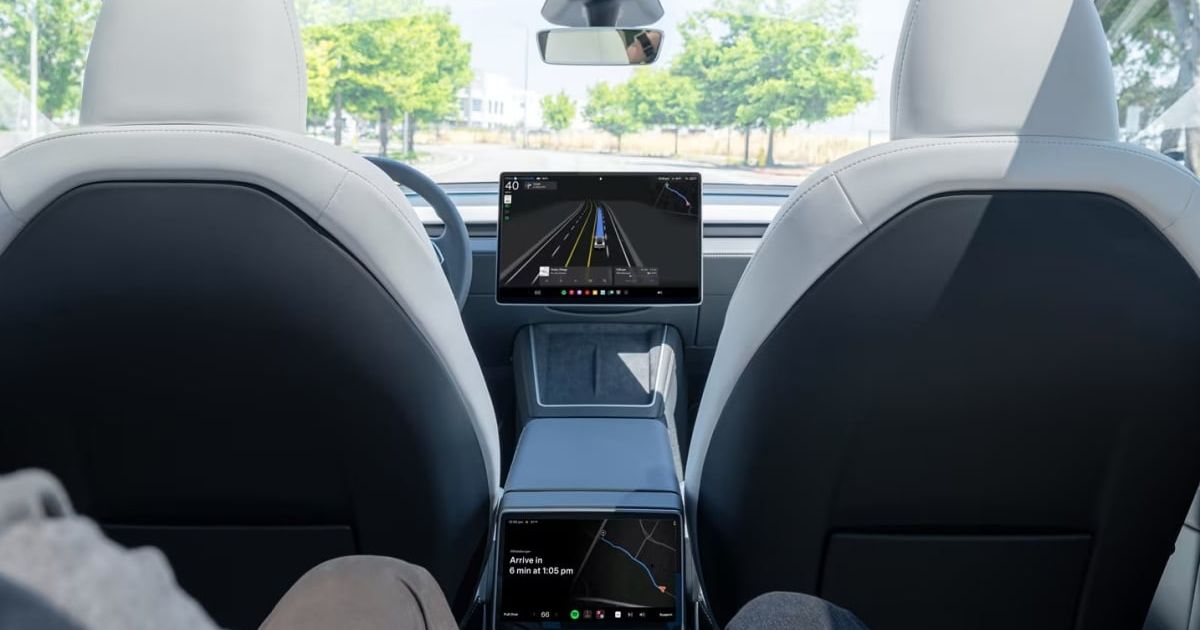 Tesla 尚未支援 CarPlay 背後:蘋果地圖相容與 iOS 26 普及率問題