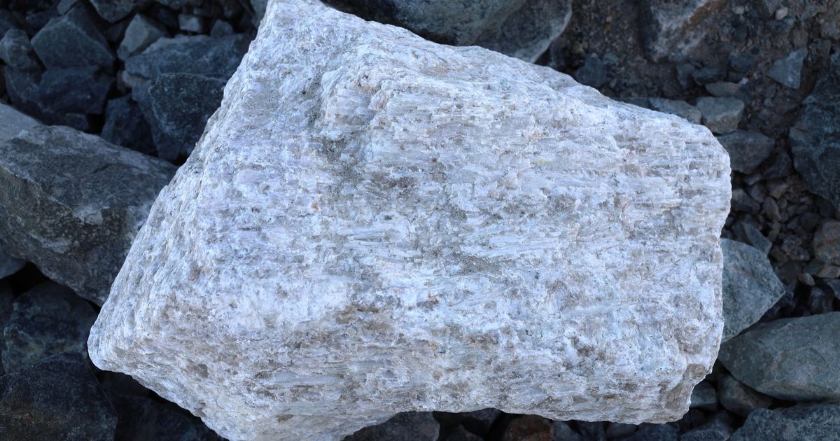 電動車需求推升鋰資源競逐，研究顯示全球鋰供應最早 2028 年恐出現缺口