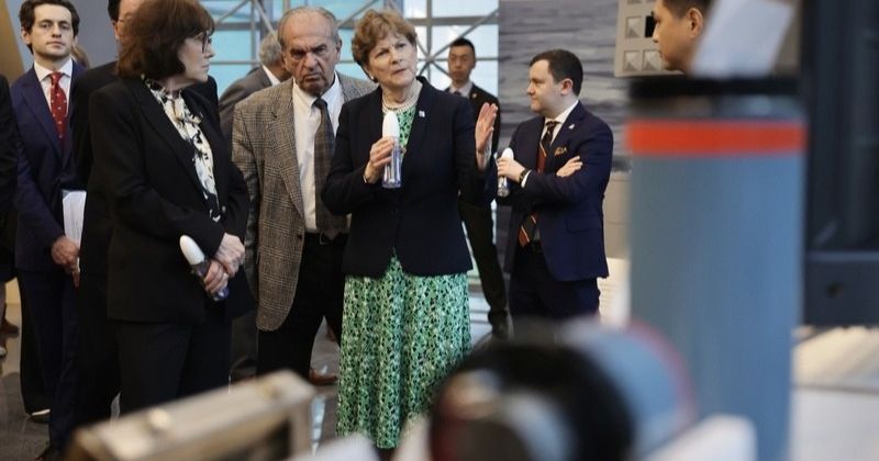 美參議員訪中科院，勁蜂4型無人機掛載彈頭貫穿5公分高強度鋼板；徐斯儉籲各政黨展現守護和平決心