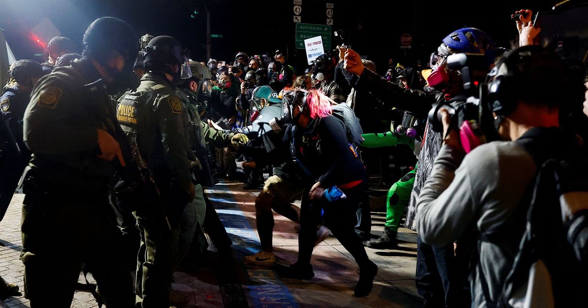 美國「無王日遊行」第三度登場！約900萬人站上街頭，抗議活動橫跨全美與歐洲