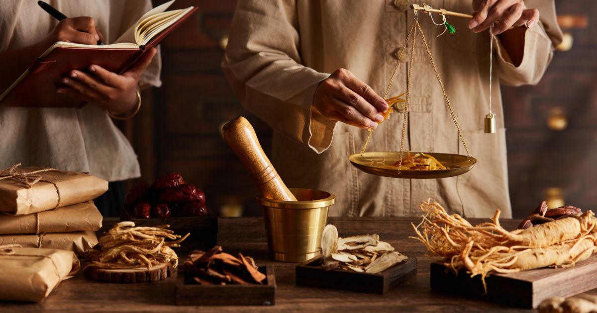 童尿、經血與胎盤竟能治病？政大陳秀芬揭開《本草綱目》「人藥」之謎