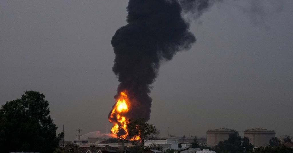 下一輪石油危機會重演嗎？當航線受控、油輪改道，「替代能源」為何仍幫不上忙？