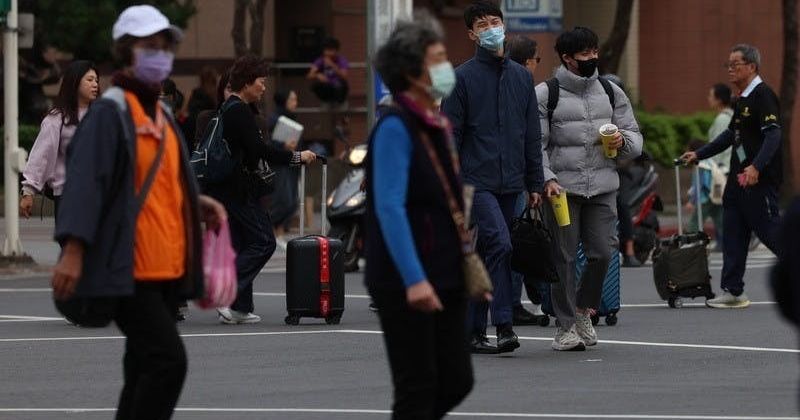 台灣首次驗出COVID-19重點觀察變異株BA.3.2，新加坡籍女童確診已離境