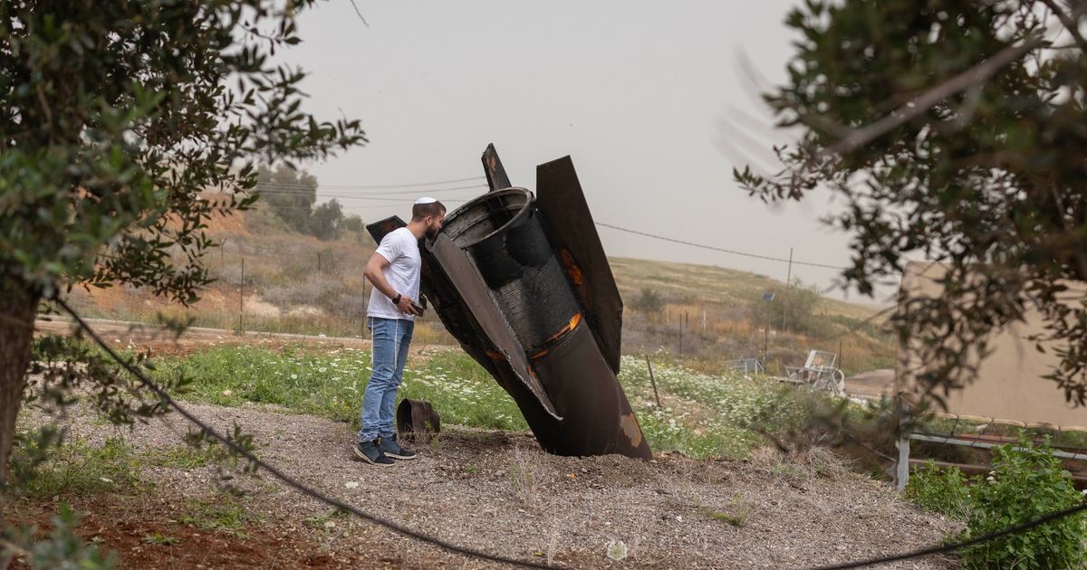 美軍成功於敵後深處營救2飛行員，川普重申命伊朗4/6前開放荷姆茲海峽