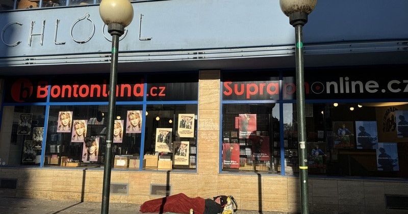 捷克街頭實驗給街友15萬，一年後多數人找到工作與住房