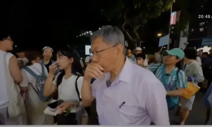 柯文哲逢甲掃街遭辣椒水攻擊，警方查出是分局長操作不當記過