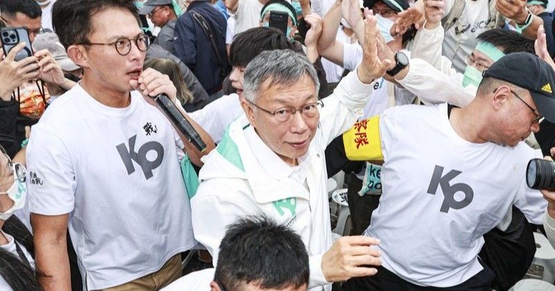 為何有人在風聲鶴唳中仍死守柯文哲？當信念變成盔甲，事實就再也穿不透了