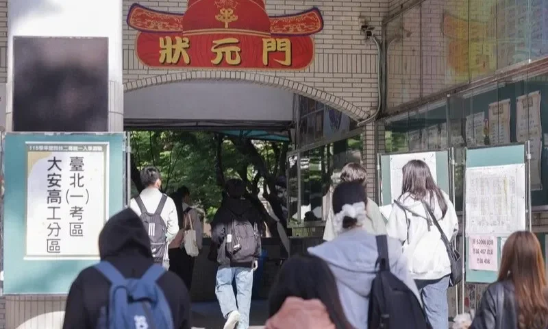 統測多時事題：英文考徒手攀登101，國文考情緒勒索、鬼滅之刃