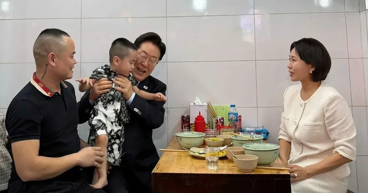 歐巴馬在河內吃烤肉米線的畫面還歷歷在目，如今南韓總統李在明也來吃河粉了