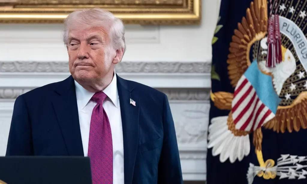 華爾街日報：影子油輪往來中國伊朗，美攔截可能斷德黑蘭金源，川普：載有「中國禮物」