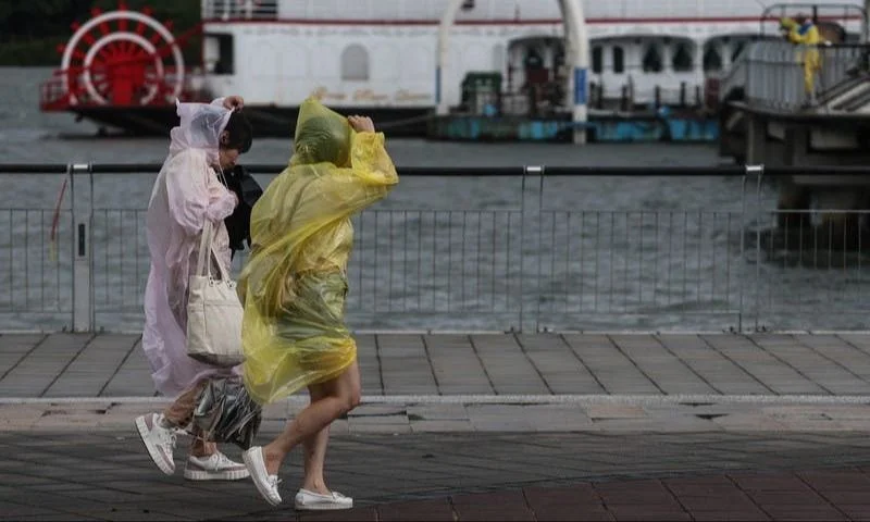 勞動節連假第2天多雲到晴西半部飆34度，梅雨季首波鋒面3日深夜到