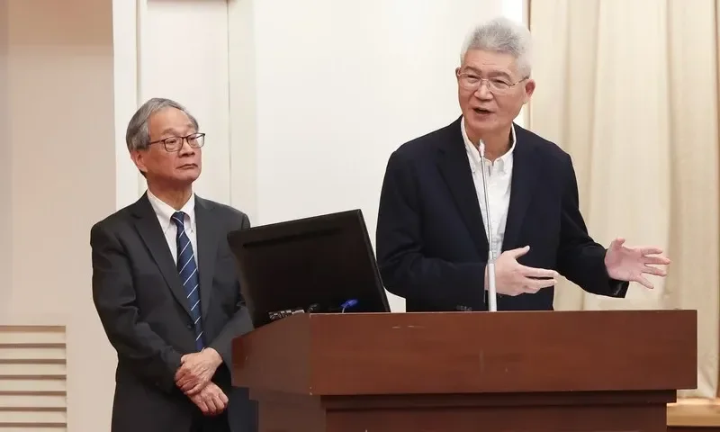 公視爭議引朝野對立，胡元輝「不具職務身分」被請出議場：必須捍衛公共媒體尊嚴