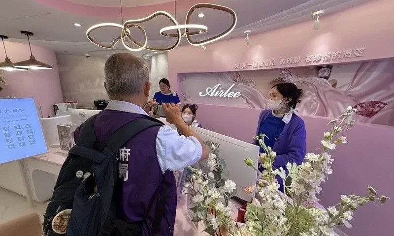 愛爾麗偷拍風波延燒，光澤診所也遭稽查，北市全面清查三溫暖和體育館