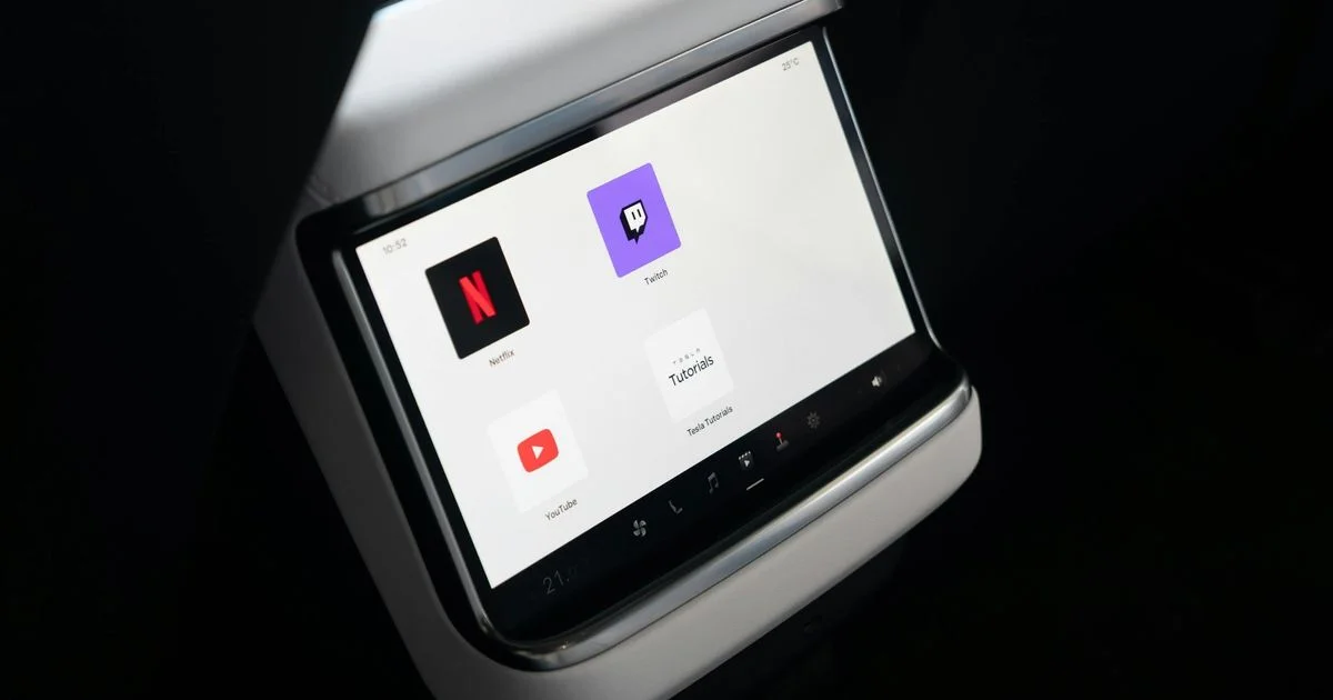 Tesla 劇院擬擴大串流平台支援,Apple TV 等服務浮現全螢幕介面