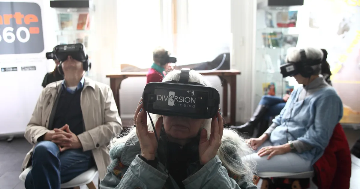 嗨！今晚有空跟我看場 VR 電影嗎？ - INSIDE